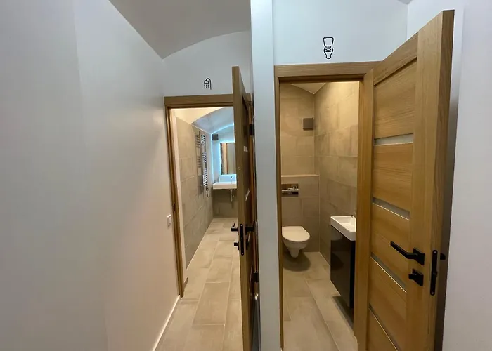 Modern In Center I 2 3*